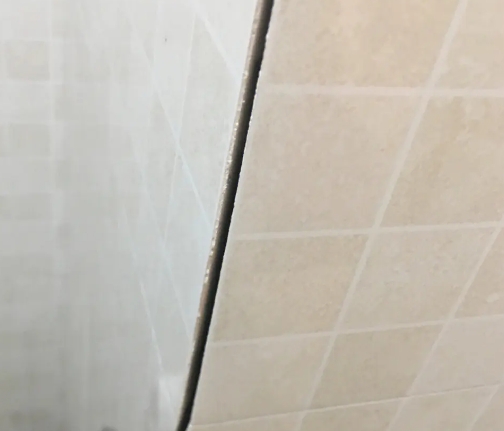 韶关瓷砖空鼓维修公司分享阳台瓷砖脱落的修复过程可以分为以下几个步骤